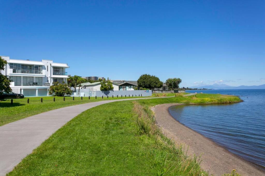 Waimahana - Luxury By The Lake Lac Lac Taupo Extérieur photo